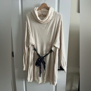 Free People Cream Trutleneck Sweater Dress with belt sz L